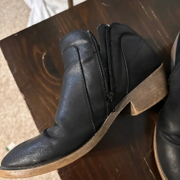 Maurice Size 9 Side Zip Booties. Low Heel. Black. 2 Zips Inside Needs Cleaning. - Picture 3 of 8